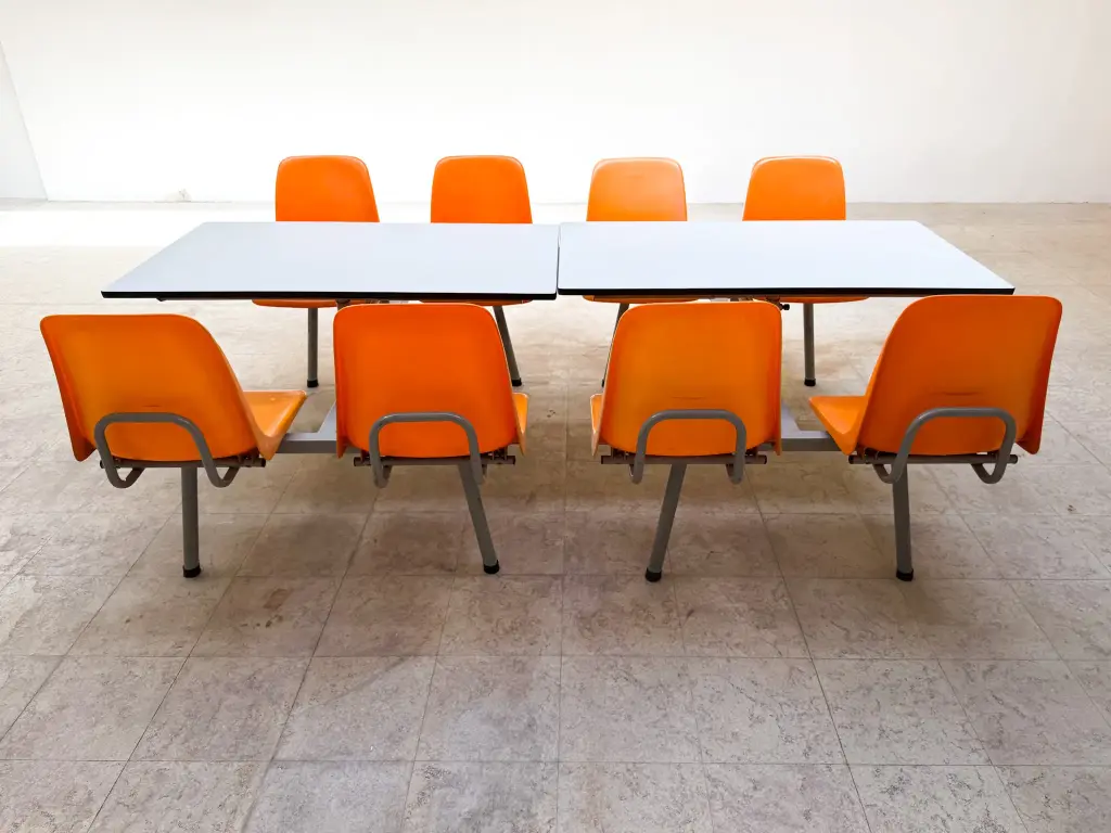 Tafel met vaste zitjes